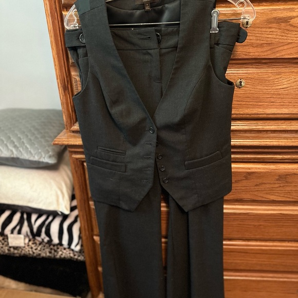 Women’s 2 Piece Suit - Picture 1 of 3